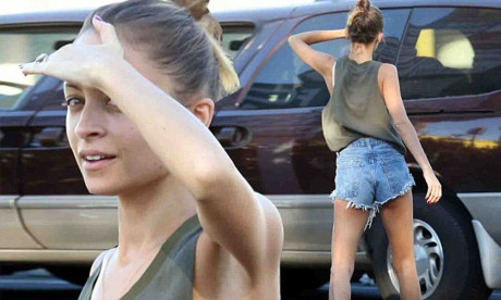 Nicole Richie Shows Off Her Slim Legs In Extremely Short Daisy Dukes Mail