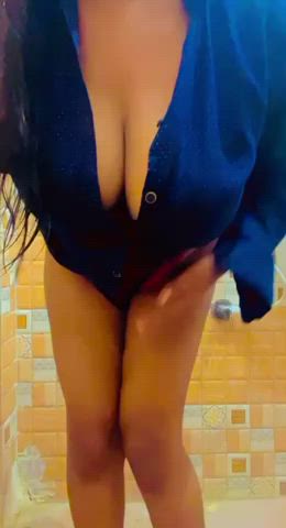 Busty Desi girl Porn GIF