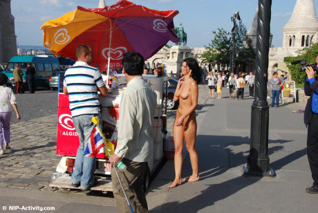 Alyssia Enjoy The Sun In Public Nude Public
