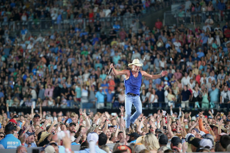 Kenny Chesney Dan Shay More Bring Stadium Size To