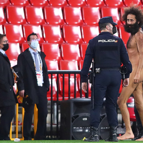 Naked Streaker Went Dong Out At Manchester United Game Hid At Stadium 14