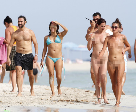 The Hilarious Moment Eva Longoria Fails To Realise She Is The Only One Wearing A Bikini On A Naked